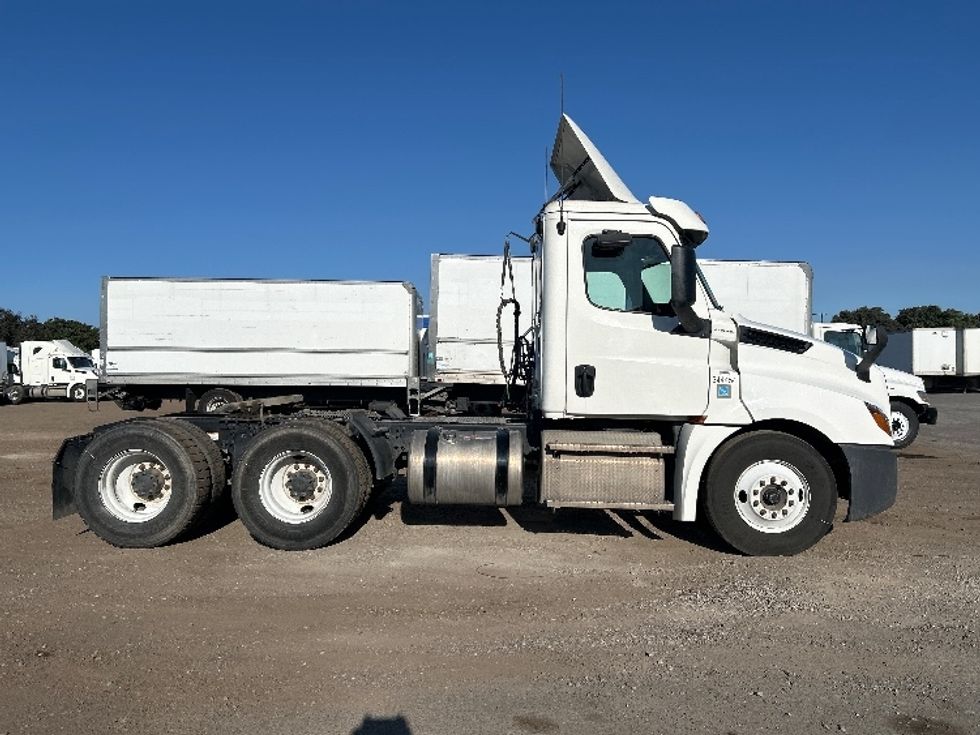 Day Cab Tractor-Heavy Duty Tractors-Freightliner-2020-T12664ST-Fontana-CA-314,854\n\t\tmiles-$ 61,000 - Image 8