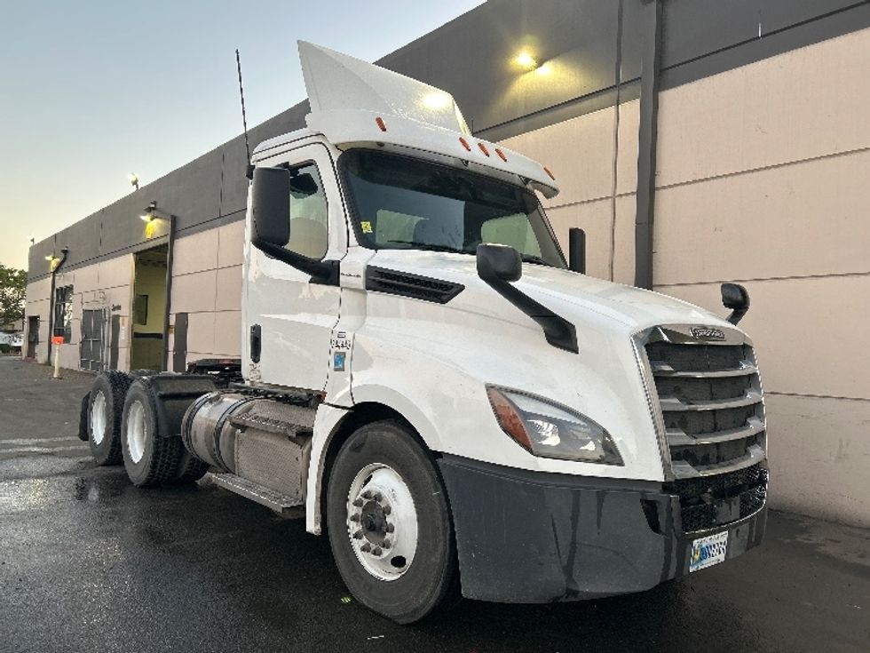 Day Cab Tractor-Heavy Duty Tractors-Freightliner-2020-T12664ST-Fontana-CA-316,720\n\t\tmiles-$ 61,000 - Image 1