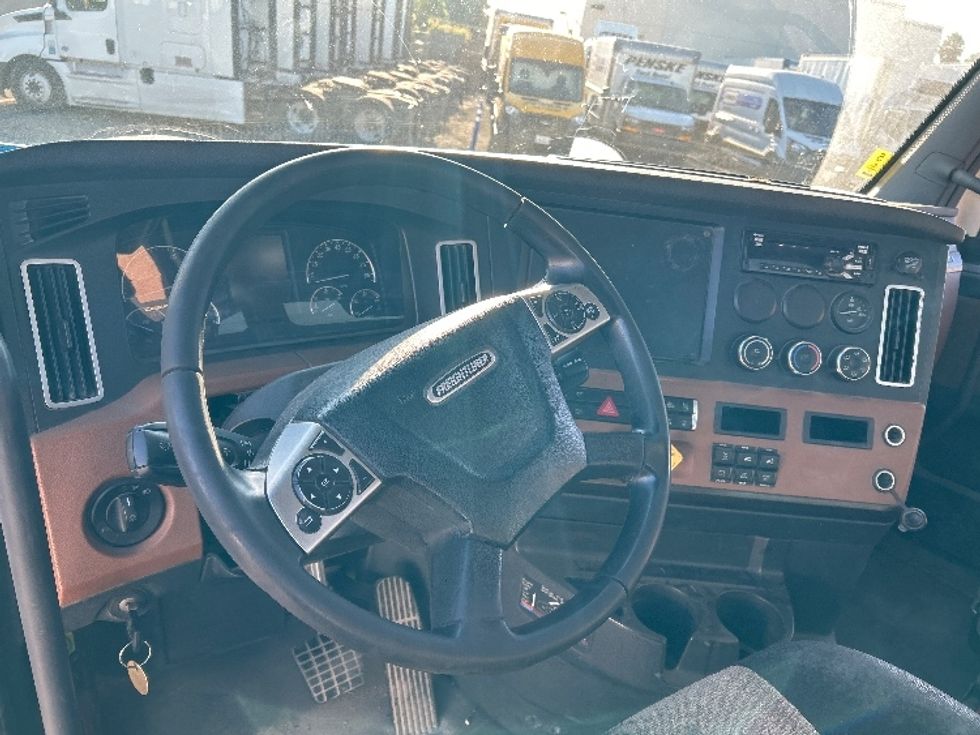 Day Cab Tractor-Heavy Duty Tractors-Freightliner-2020-T12664ST-Fontana-CA-316,720\n\t\tmiles-$ 61,000 - Image 10