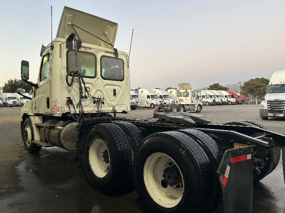 Day Cab Tractor-Heavy Duty Tractors-Freightliner-2020-T12664ST-Fontana-CA-316,720\n\t\tmiles-$ 61,000 - Image 5