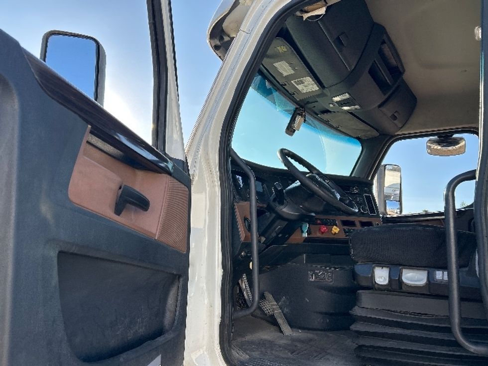 Day Cab Tractor-Heavy Duty Tractors-Freightliner-2020-T12664ST-Fontana-CA-316,720\n\t\tmiles-$ 61,000 - Image 9