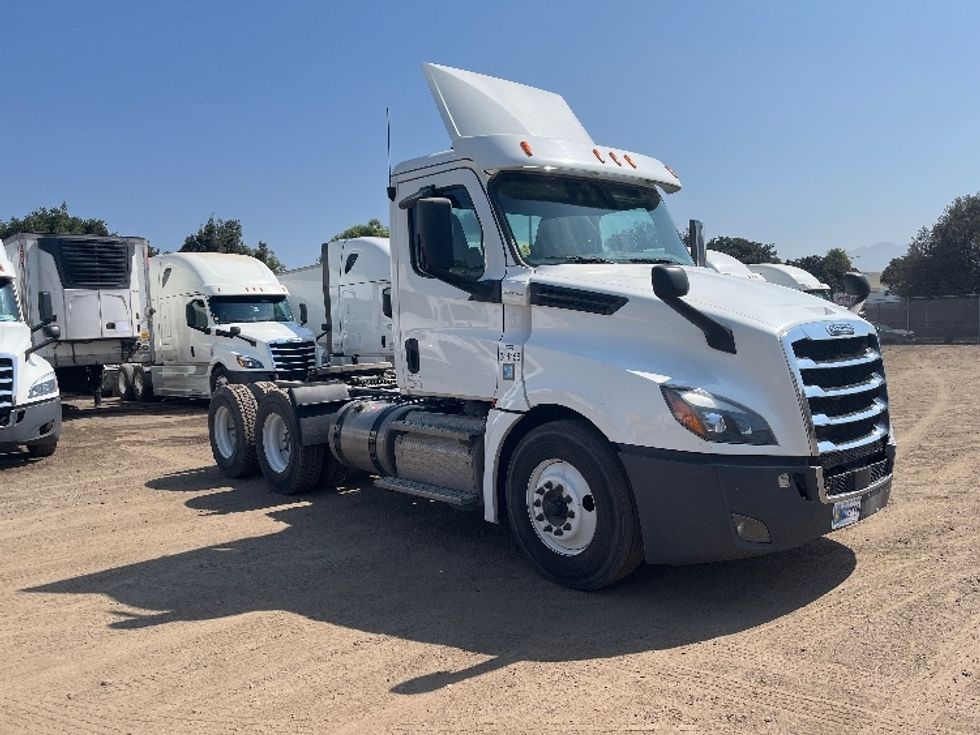 Day Cab Tractor-Heavy Duty Tractors-Freightliner-2020-T12664ST-Fontana-CA-317,587\n\t\tmiles-$ 60,750 - Image 1
