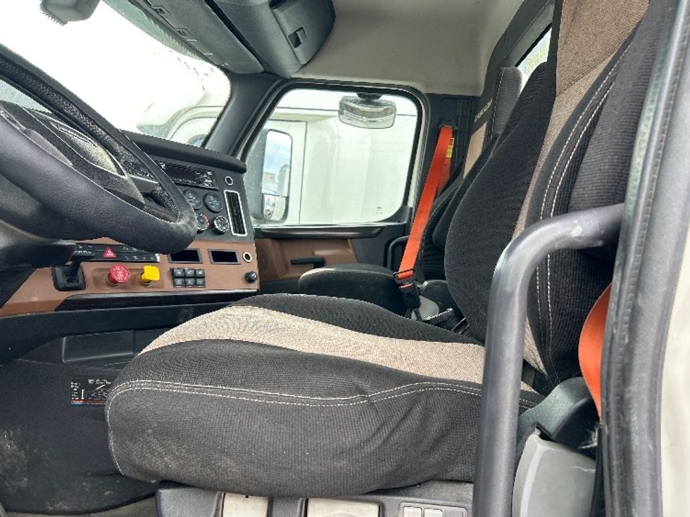 Day Cab Tractor-Heavy Duty Tractors-Freightliner-2020-T12664ST-Fontana-CA-317,587\n\t\tmiles-$ 60,750 - Image 10