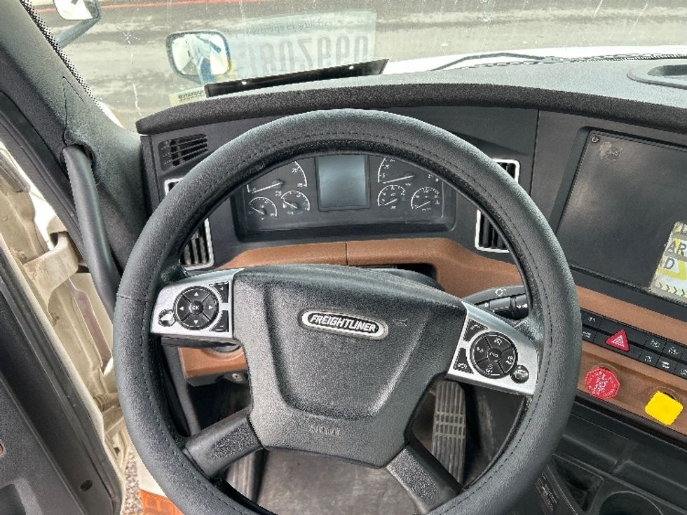 Day Cab Tractor-Heavy Duty Tractors-Freightliner-2020-T12664ST-Fontana-CA-317,587\n\t\tmiles-$ 60,750 - Image 11