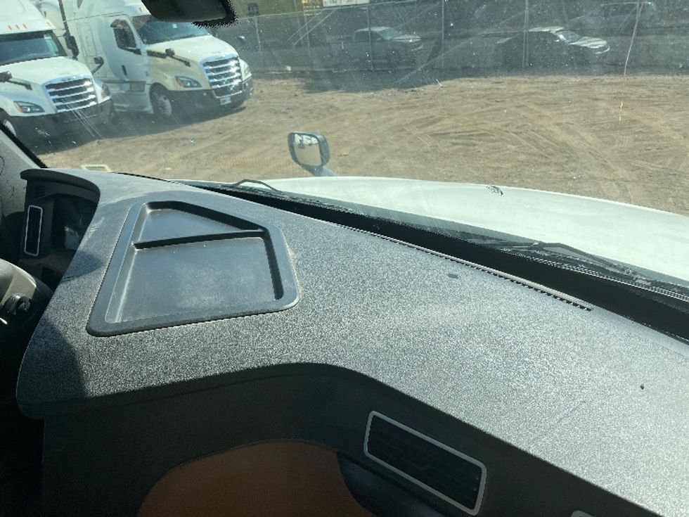 Day Cab Tractor-Heavy Duty Tractors-Freightliner-2020-T12664ST-Fontana-CA-317,587\n\t\tmiles-$ 60,750 - Image 13