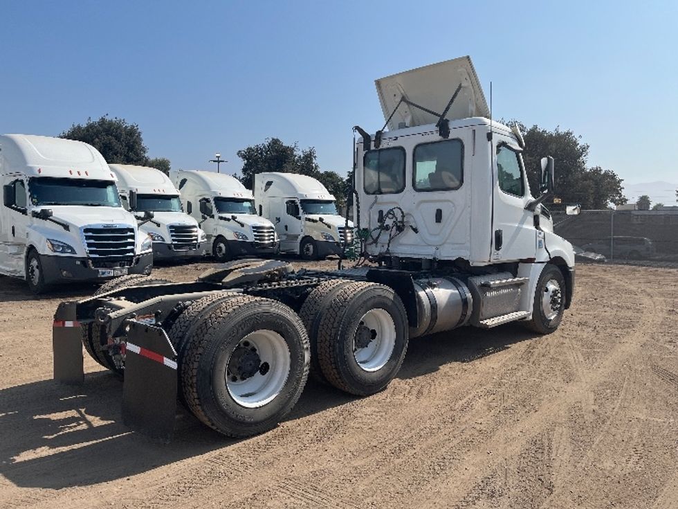 Day Cab Tractor-Heavy Duty Tractors-Freightliner-2020-T12664ST-Fontana-CA-317,587\n\t\tmiles-$ 60,750 - Image 7