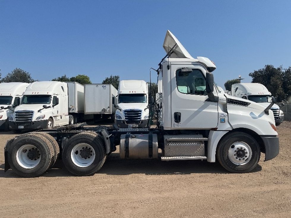 Day Cab Tractor-Heavy Duty Tractors-Freightliner-2020-T12664ST-Fontana-CA-317,587\n\t\tmiles-$ 60,750 - Image 8