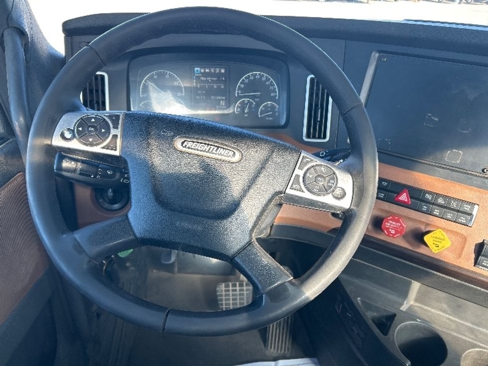 Day Cab Tractor-Heavy Duty Tractors-Freightliner-2020-T12664ST-Fontana-CA-319,961\n\t\tmiles-$ 57,750 - Image 11