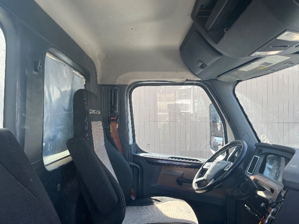 Day Cab Tractor-Heavy Duty Tractors-Freightliner-2020-T12664ST-Fontana-CA-319,961\n\t\tmiles-$ 57,750 - Image 14