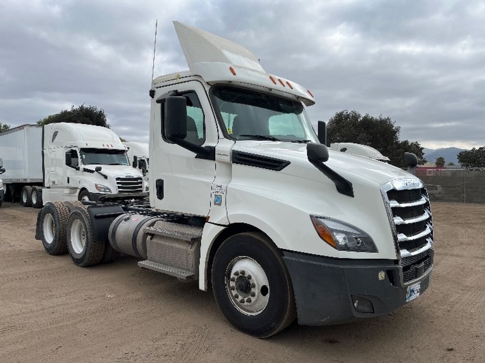 Day Cab Tractor-Heavy Duty Tractors-Freightliner-2020-T12664ST-Fontana-CA-322,907\n\t\tmiles-$ 60,500 - Image 1
