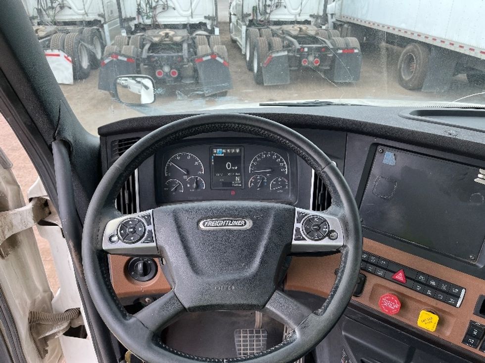 Day Cab Tractor-Heavy Duty Tractors-Freightliner-2020-T12664ST-Fontana-CA-322,907\n\t\tmiles-$ 60,500 - Image 11