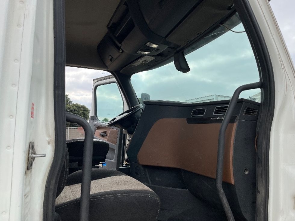 Day Cab Tractor-Heavy Duty Tractors-Freightliner-2020-T12664ST-Fontana-CA-322,907\n\t\tmiles-$ 60,500 - Image 12