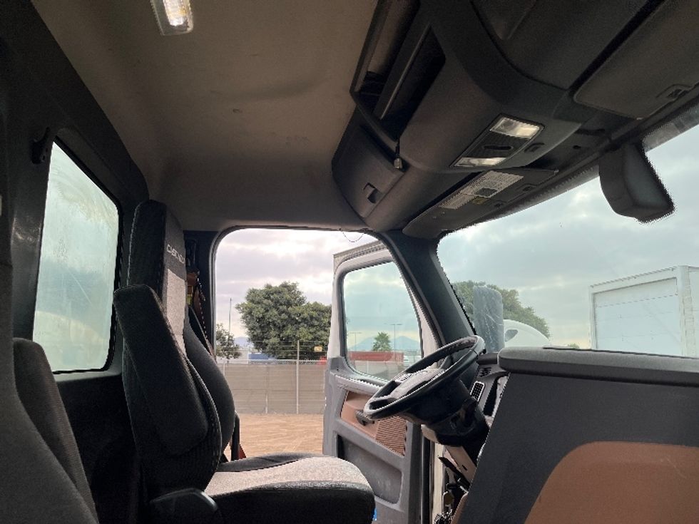 Day Cab Tractor-Heavy Duty Tractors-Freightliner-2020-T12664ST-Fontana-CA-322,907\n\t\tmiles-$ 60,500 - Image 14