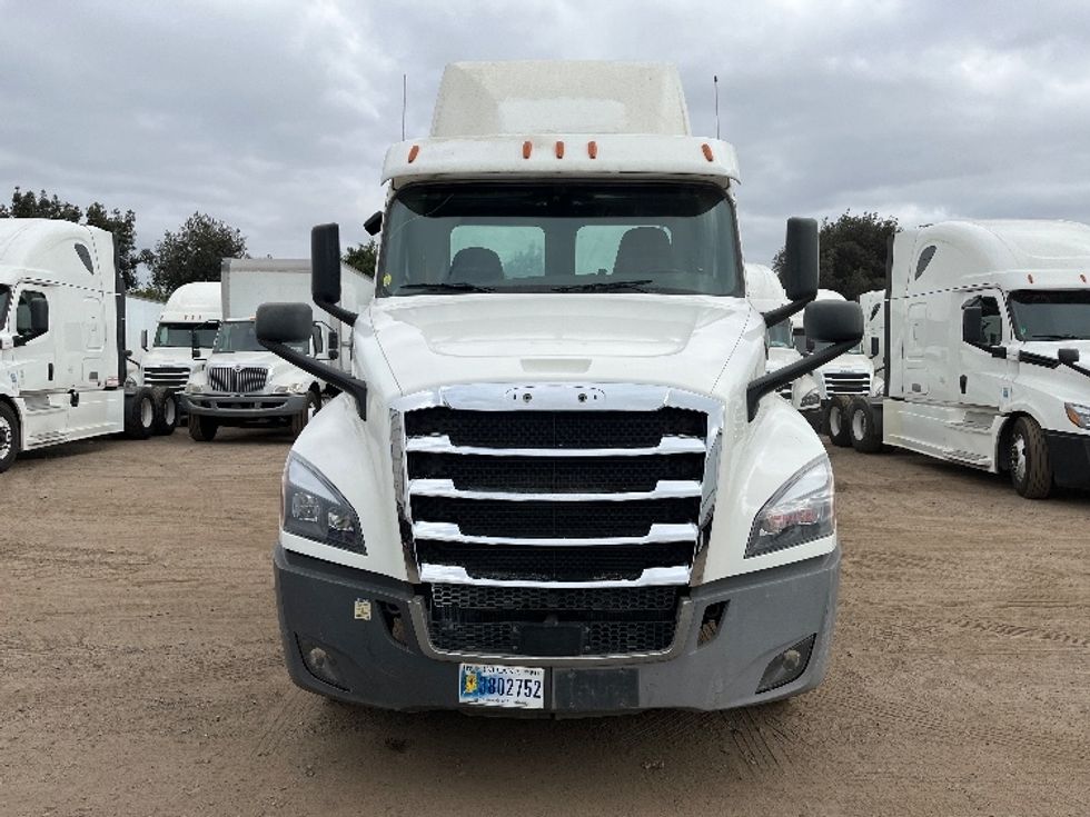 Day Cab Tractor-Heavy Duty Tractors-Freightliner-2020-T12664ST-Fontana-CA-322,907\n\t\tmiles-$ 60,500 - Image 2