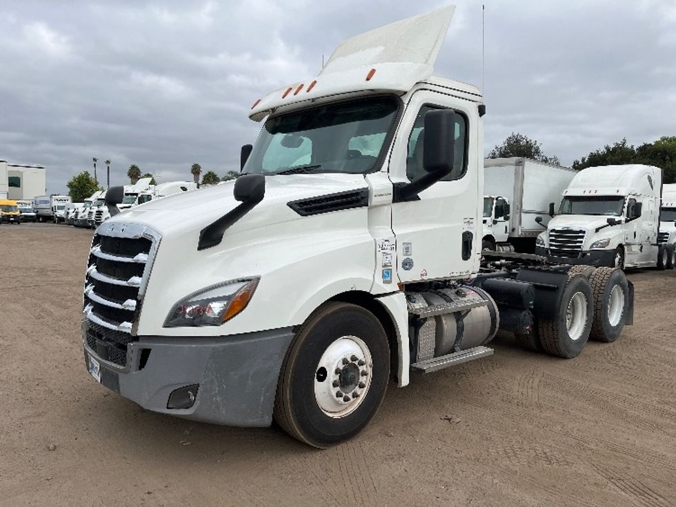 Day Cab Tractor-Heavy Duty Tractors-Freightliner-2020-T12664ST-Fontana-CA-322,907\n\t\tmiles-$ 60,500 - Image 3
