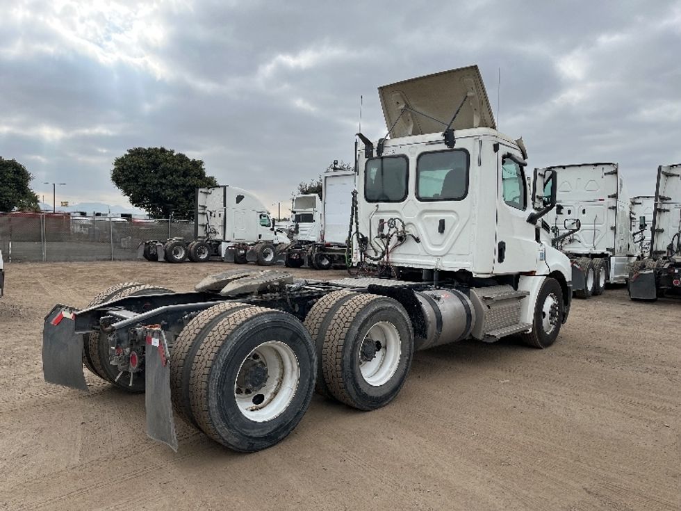 Day Cab Tractor-Heavy Duty Tractors-Freightliner-2020-T12664ST-Fontana-CA-322,907\n\t\tmiles-$ 60,500 - Image 4