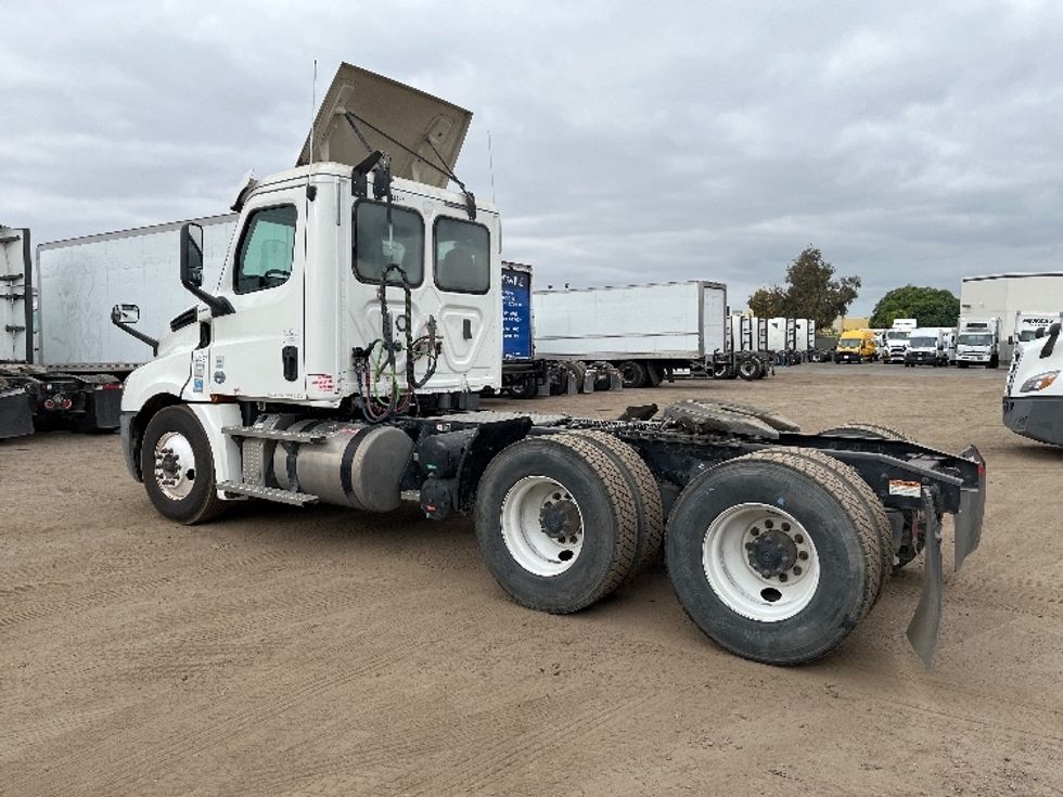 Day Cab Tractor-Heavy Duty Tractors-Freightliner-2020-T12664ST-Fontana-CA-322,907\n\t\tmiles-$ 60,500 - Image 6