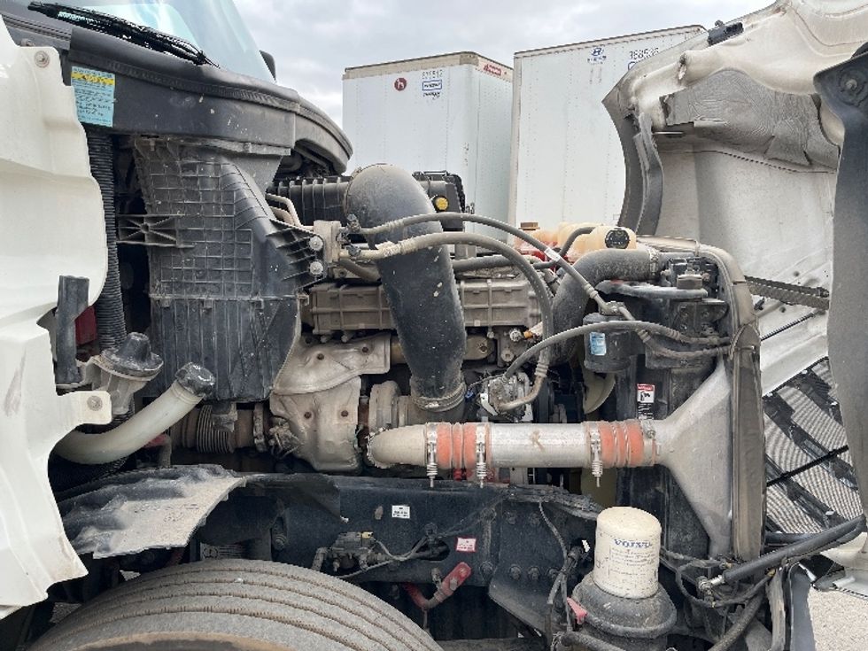 Day Cab Tractor-Heavy Duty Tractors-Freightliner-2020-T12664ST-Fontana-CA-328,671\n\t\tmiles-$ 60,250 - Image 15