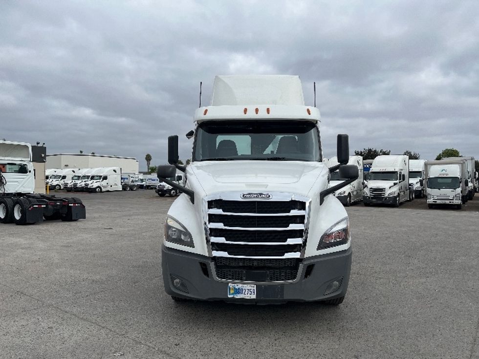 Day Cab Tractor-Heavy Duty Tractors-Freightliner-2020-T12664ST-Fontana-CA-328,671\n\t\tmiles-$ 60,250 - Image 2