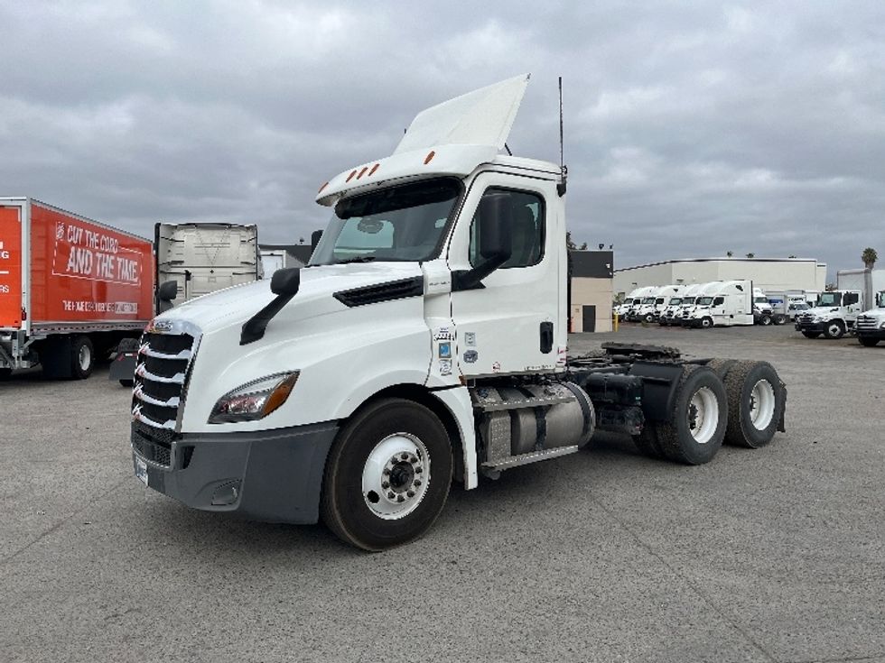 Day Cab Tractor-Heavy Duty Tractors-Freightliner-2020-T12664ST-Fontana-CA-328,671\n\t\tmiles-$ 60,250 - Image 3