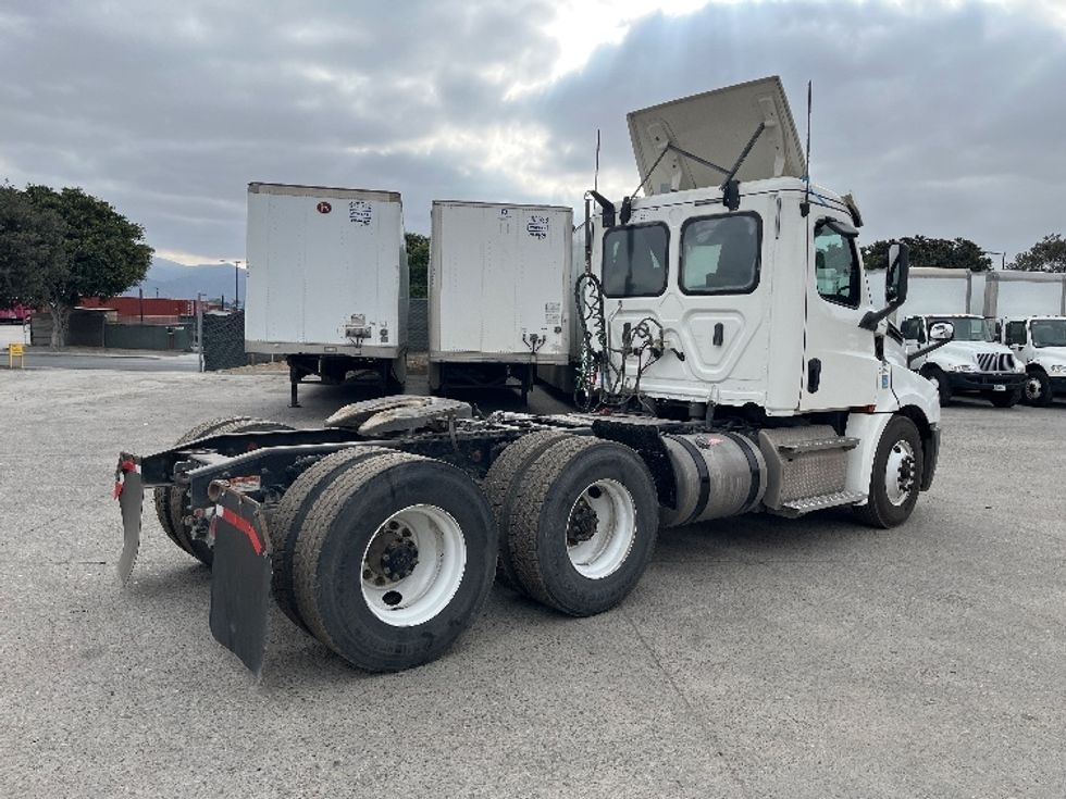 Day Cab Tractor-Heavy Duty Tractors-Freightliner-2020-T12664ST-Fontana-CA-328,671\n\t\tmiles-$ 60,250 - Image 7