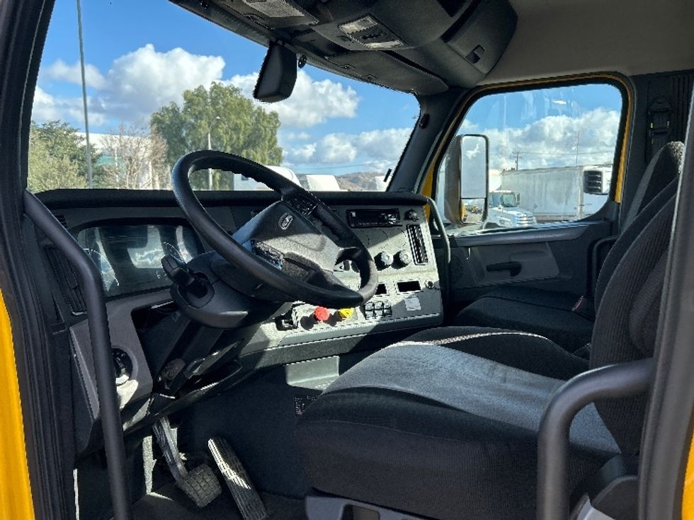 Day Cab Tractor-Heavy Duty Tractors-Freightliner-2020-T12664ST-Fontana-CA-331,709\n\t\tmiles-$ 61,250 - Image 10