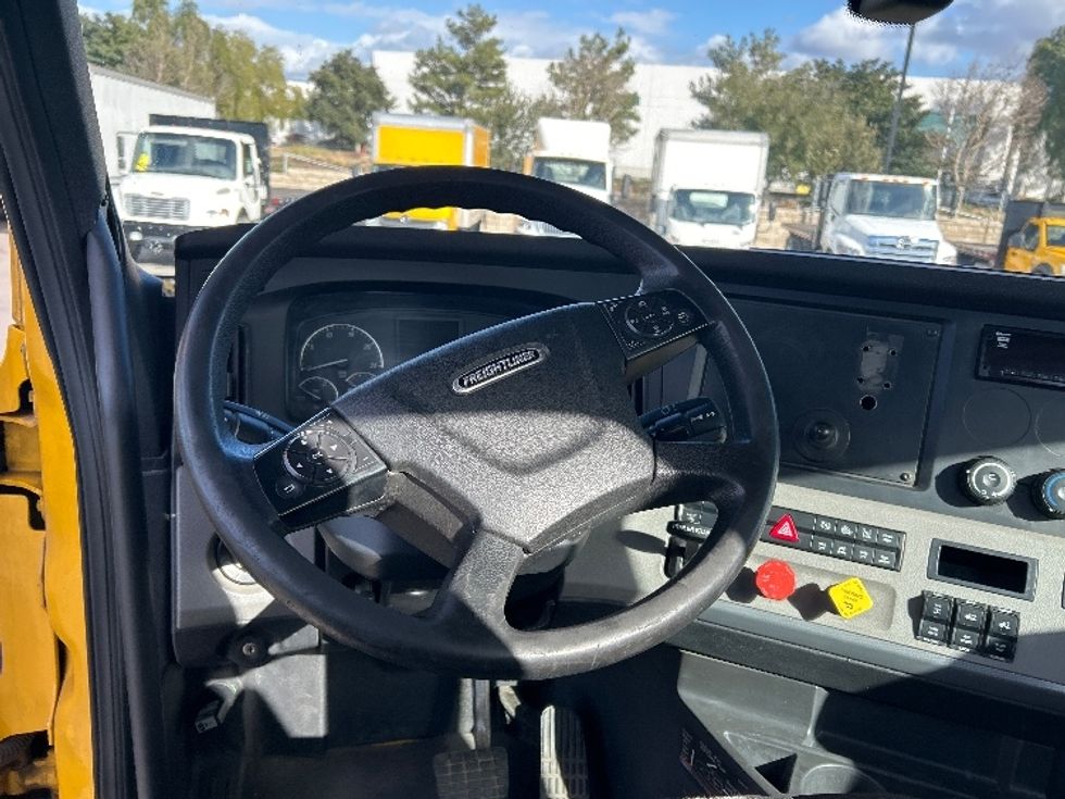 Day Cab Tractor-Heavy Duty Tractors-Freightliner-2020-T12664ST-Fontana-CA-331,709\n\t\tmiles-$ 61,250 - Image 11