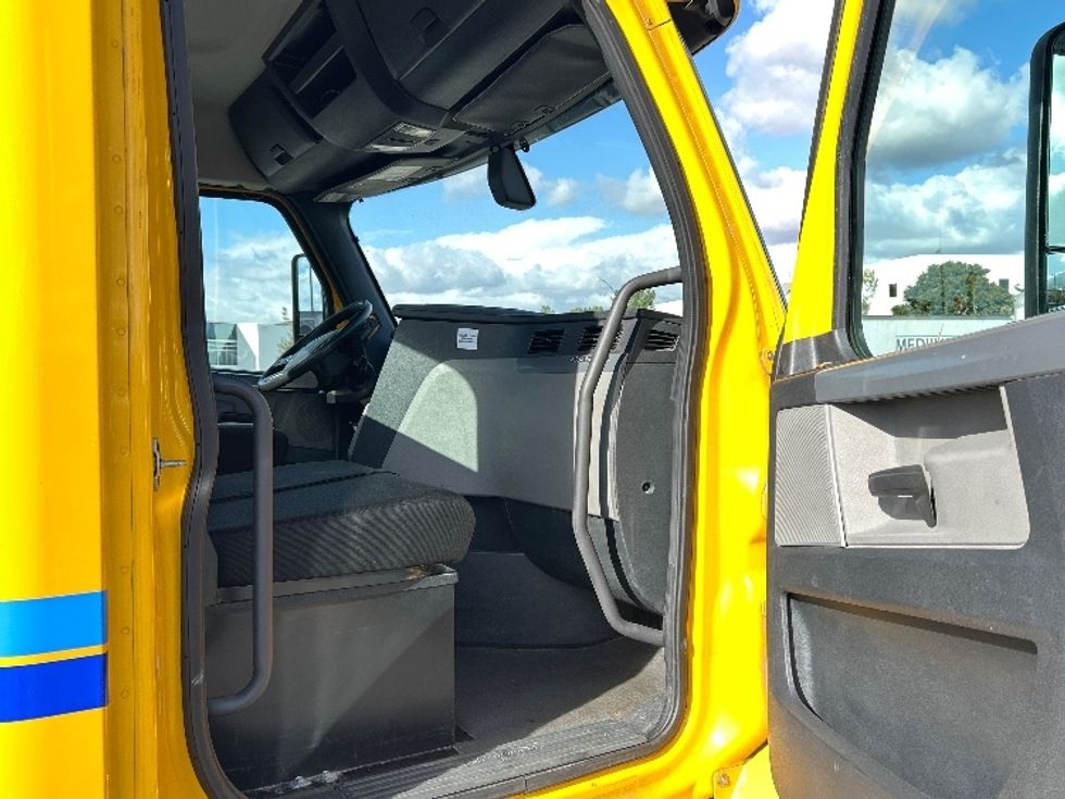 Day Cab Tractor-Heavy Duty Tractors-Freightliner-2020-T12664ST-Fontana-CA-331,709\n\t\tmiles-$ 61,250 - Image 12