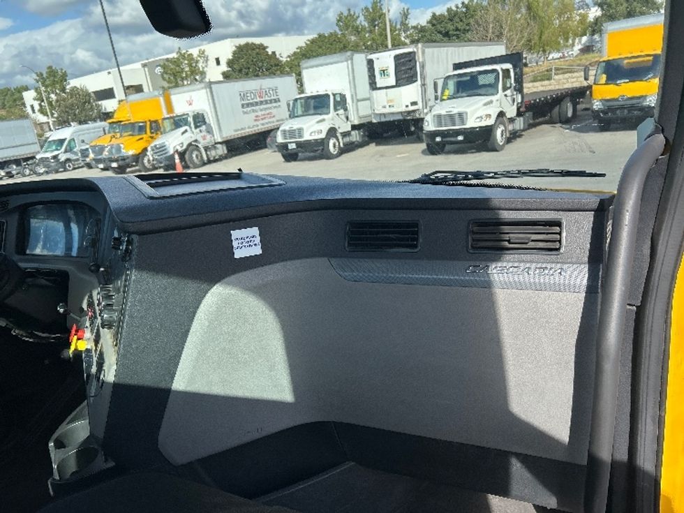 Day Cab Tractor-Heavy Duty Tractors-Freightliner-2020-T12664ST-Fontana-CA-331,709\n\t\tmiles-$ 61,250 - Image 13