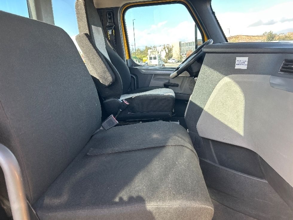 Day Cab Tractor-Heavy Duty Tractors-Freightliner-2020-T12664ST-Fontana-CA-331,709\n\t\tmiles-$ 61,250 - Image 14