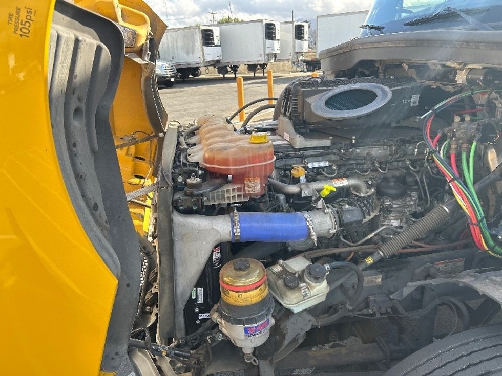 Day Cab Tractor-Heavy Duty Tractors-Freightliner-2020-T12664ST-Fontana-CA-331,709\n\t\tmiles-$ 61,250 - Image 16