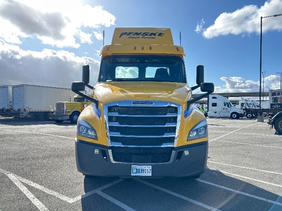 Day Cab Tractor-Heavy Duty Tractors-Freightliner-2020-T12664ST-Fontana-CA-331,709\n\t\tmiles-$ 61,250 - Image 2