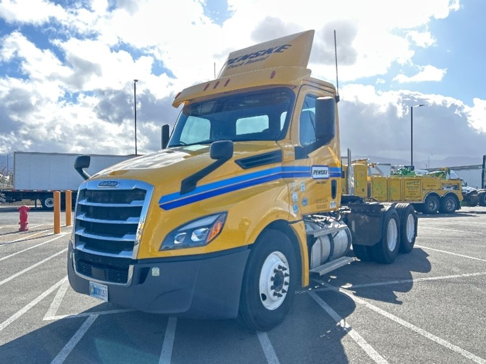 Day Cab Tractor-Heavy Duty Tractors-Freightliner-2020-T12664ST-Fontana-CA-331,709\n\t\tmiles-$ 61,250 - Image 3