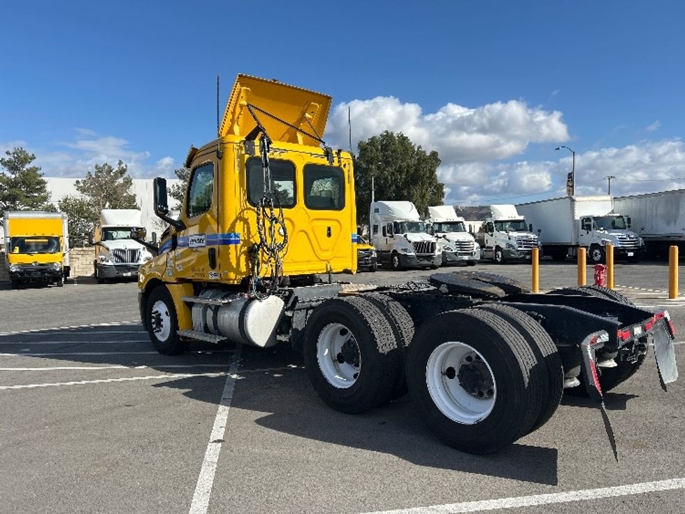 Day Cab Tractor-Heavy Duty Tractors-Freightliner-2020-T12664ST-Fontana-CA-331,709\n\t\tmiles-$ 61,250 - Image 5
