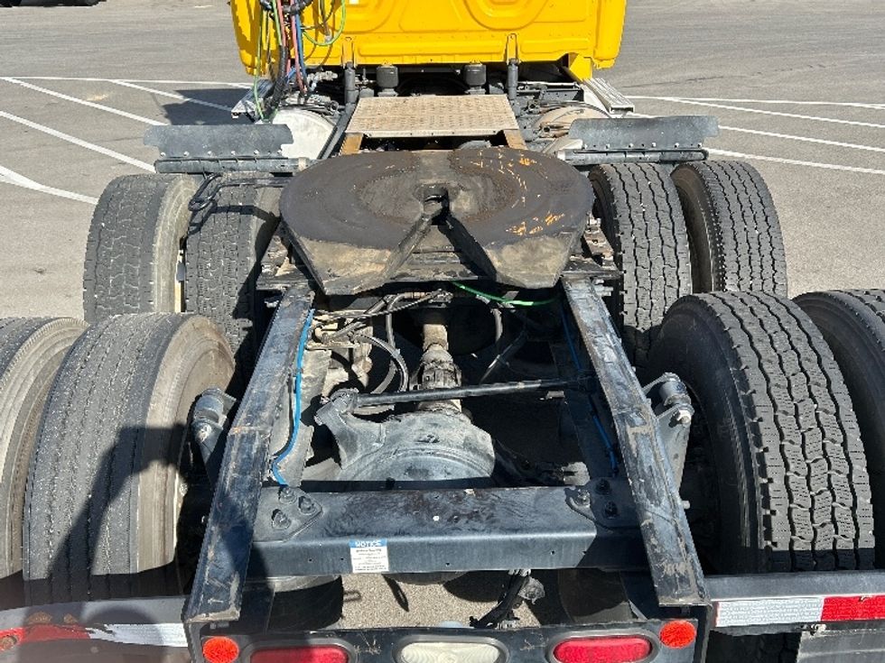 Day Cab Tractor-Heavy Duty Tractors-Freightliner-2020-T12664ST-Fontana-CA-331,709\n\t\tmiles-$ 61,250 - Image 6