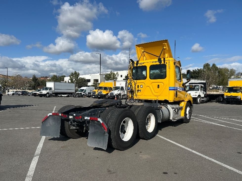 Day Cab Tractor-Heavy Duty Tractors-Freightliner-2020-T12664ST-Fontana-CA-331,709\n\t\tmiles-$ 61,250 - Image 7