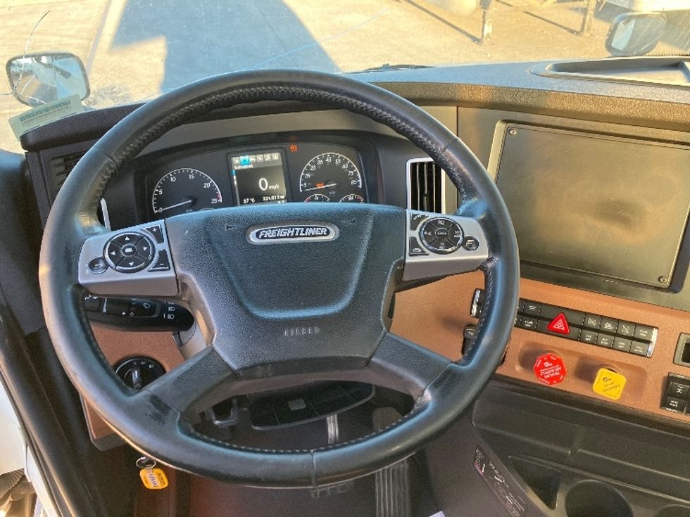 Day Cab Tractor-Heavy Duty Tractors-Freightliner-2020-T12664ST-Fontana-CA-331,811\n\t\tmiles-$ 60,000 - Image 11