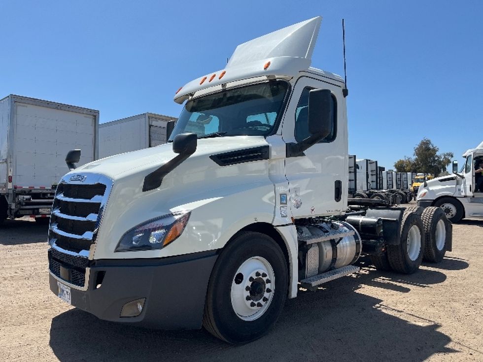 Day Cab Tractor-Heavy Duty Tractors-Freightliner-2020-T12664ST-Fontana-CA-331,811\n\t\tmiles-$ 60,000 - Image 3