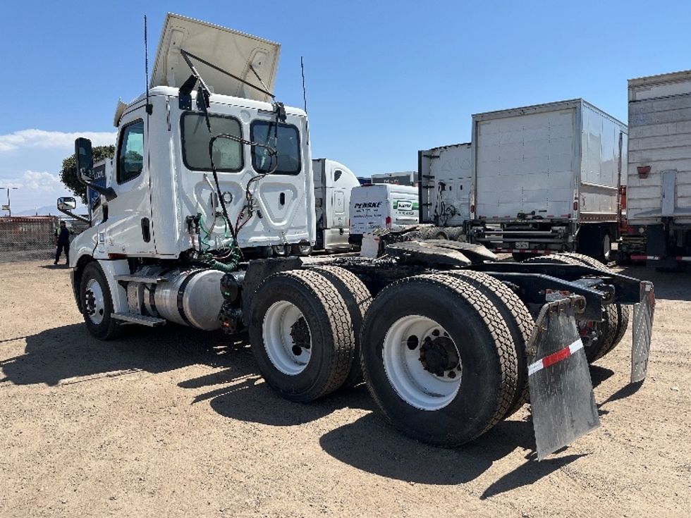 Day Cab Tractor-Heavy Duty Tractors-Freightliner-2020-T12664ST-Fontana-CA-331,811\n\t\tmiles-$ 60,000 - Image 5