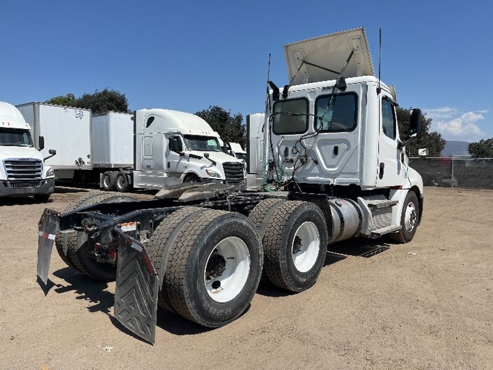 Day Cab Tractor-Heavy Duty Tractors-Freightliner-2020-T12664ST-Fontana-CA-331,811\n\t\tmiles-$ 60,000 - Image 7