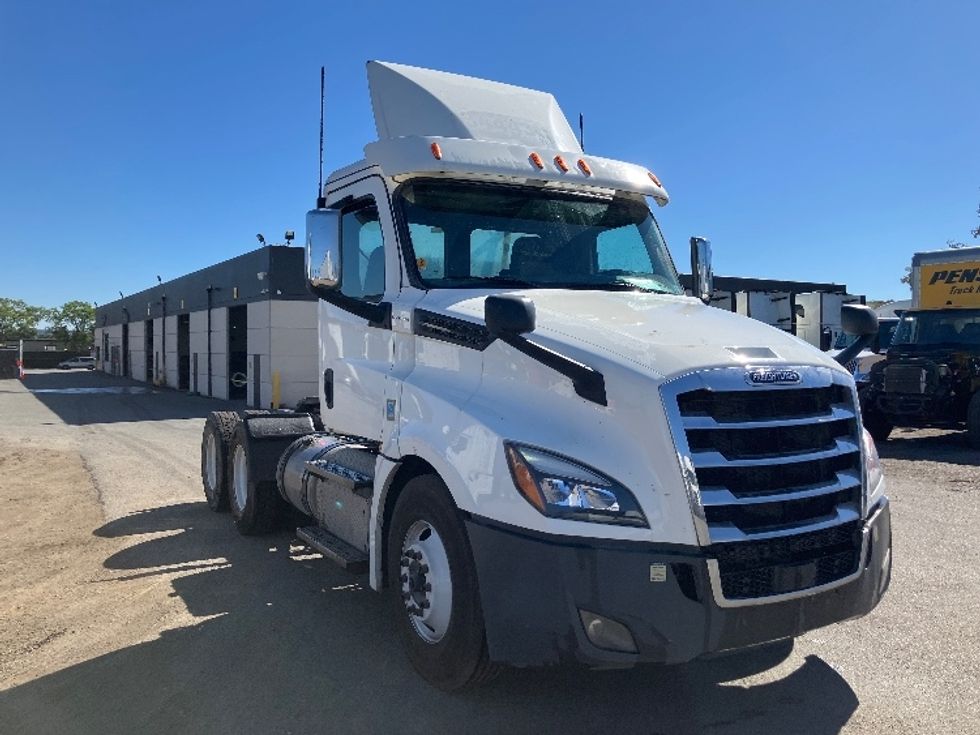 Day Cab Tractor-Heavy Duty Tractors-Freightliner-2020-T12664ST-Fontana-CA-335,899\n\t\tmiles-$ 59,750 - Image 1