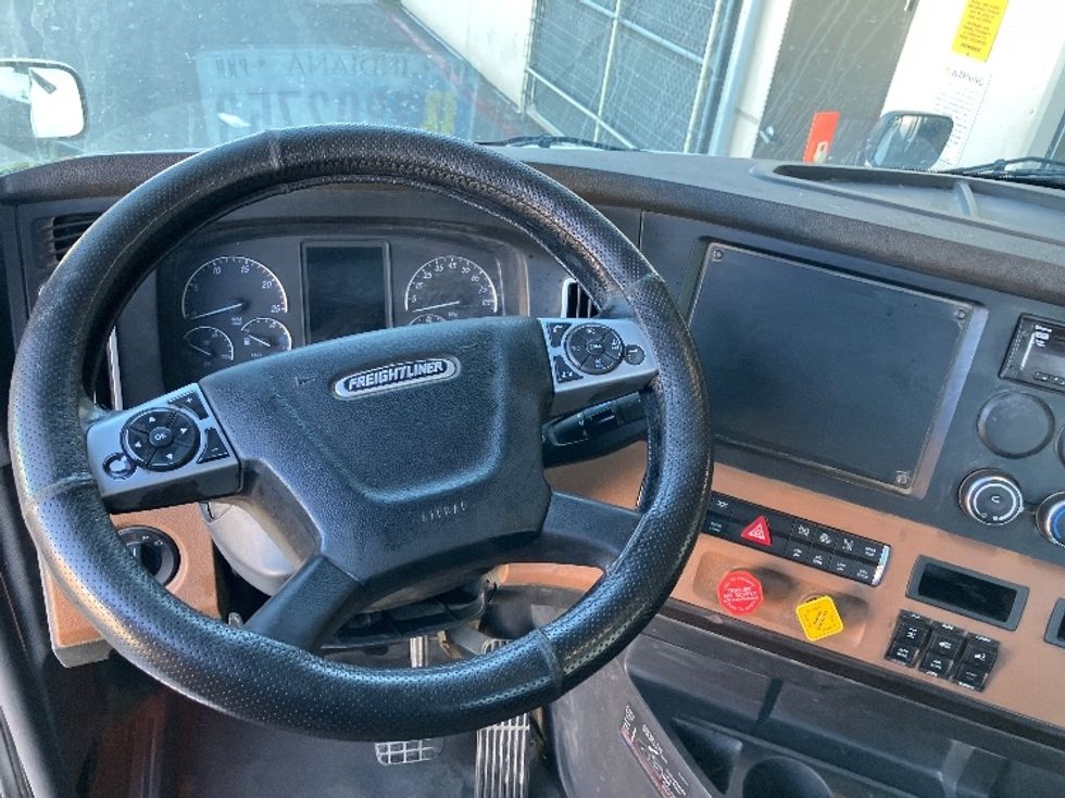 Day Cab Tractor-Heavy Duty Tractors-Freightliner-2020-T12664ST-Fontana-CA-335,899\n\t\tmiles-$ 59,750 - Image 11