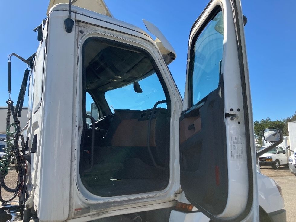 Day Cab Tractor-Heavy Duty Tractors-Freightliner-2020-T12664ST-Fontana-CA-335,899\n\t\tmiles-$ 59,750 - Image 12