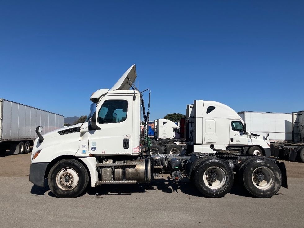Day Cab Tractor-Heavy Duty Tractors-Freightliner-2020-T12664ST-Fontana-CA-335,899\n\t\tmiles-$ 59,750 - Image 4