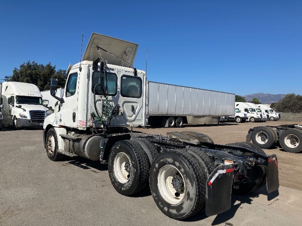 Day Cab Tractor-Heavy Duty Tractors-Freightliner-2020-T12664ST-Fontana-CA-335,899\n\t\tmiles-$ 59,750 - Image 5