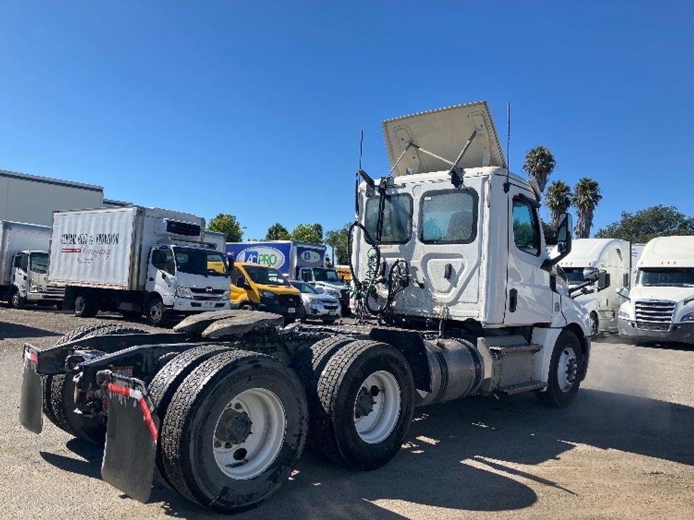 Day Cab Tractor-Heavy Duty Tractors-Freightliner-2020-T12664ST-Fontana-CA-335,899\n\t\tmiles-$ 59,750 - Image 7