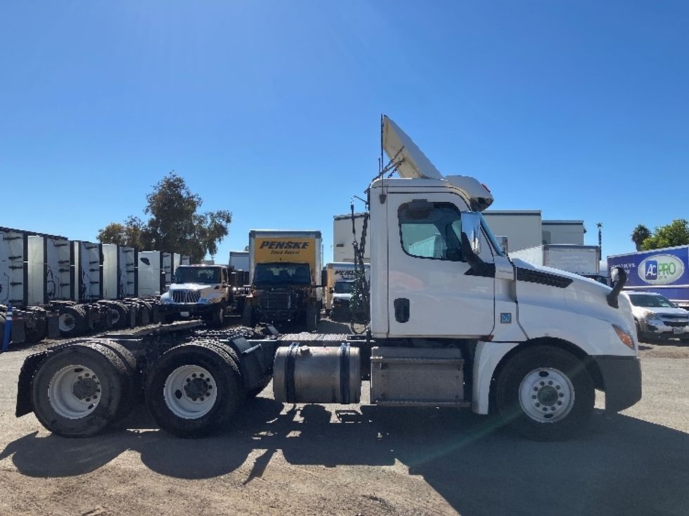 Day Cab Tractor-Heavy Duty Tractors-Freightliner-2020-T12664ST-Fontana-CA-335,899\n\t\tmiles-$ 59,750 - Image 8
