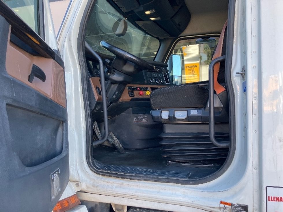 Day Cab Tractor-Heavy Duty Tractors-Freightliner-2020-T12664ST-Fontana-CA-335,899\n\t\tmiles-$ 59,750 - Image 9