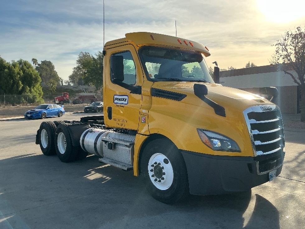 Day Cab Tractor-Heavy Duty Tractors-Freightliner-2020-T12664ST-Fontana-CA-337,756\n\t\tmiles-$ 67,750 - Image 1
