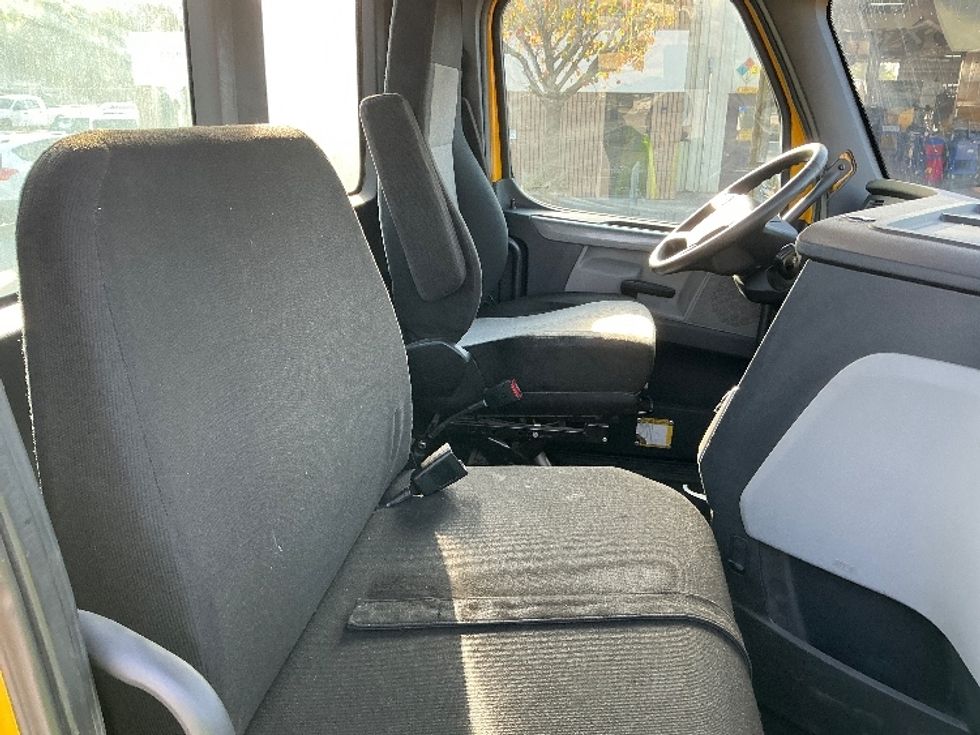 Day Cab Tractor-Heavy Duty Tractors-Freightliner-2020-T12664ST-Fontana-CA-337,756\n\t\tmiles-$ 67,750 - Image 14